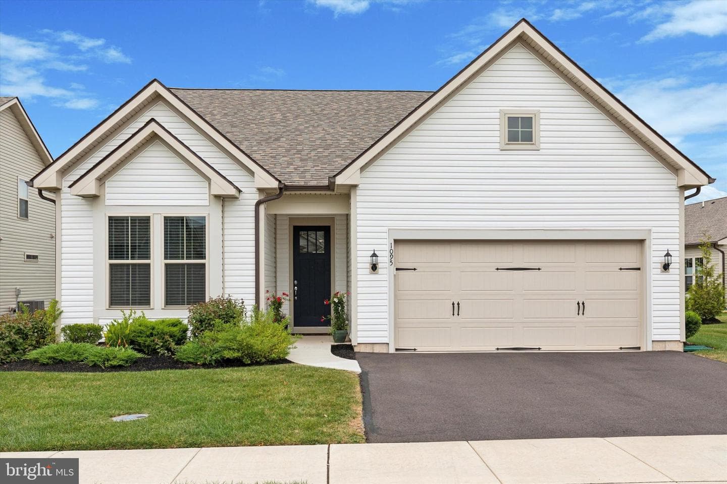 1095 Owen Lane photo 2