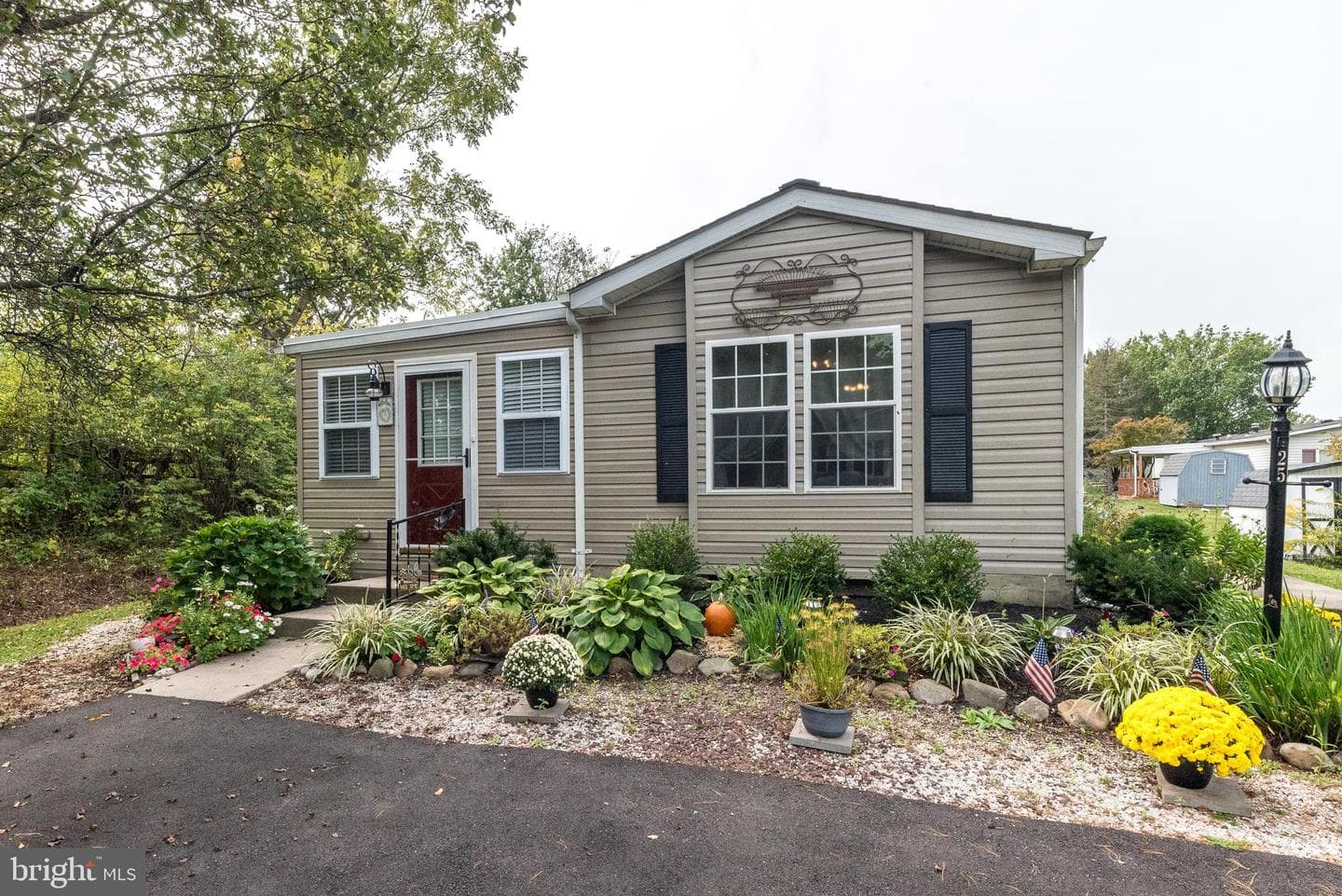 25 Chestnut Court E