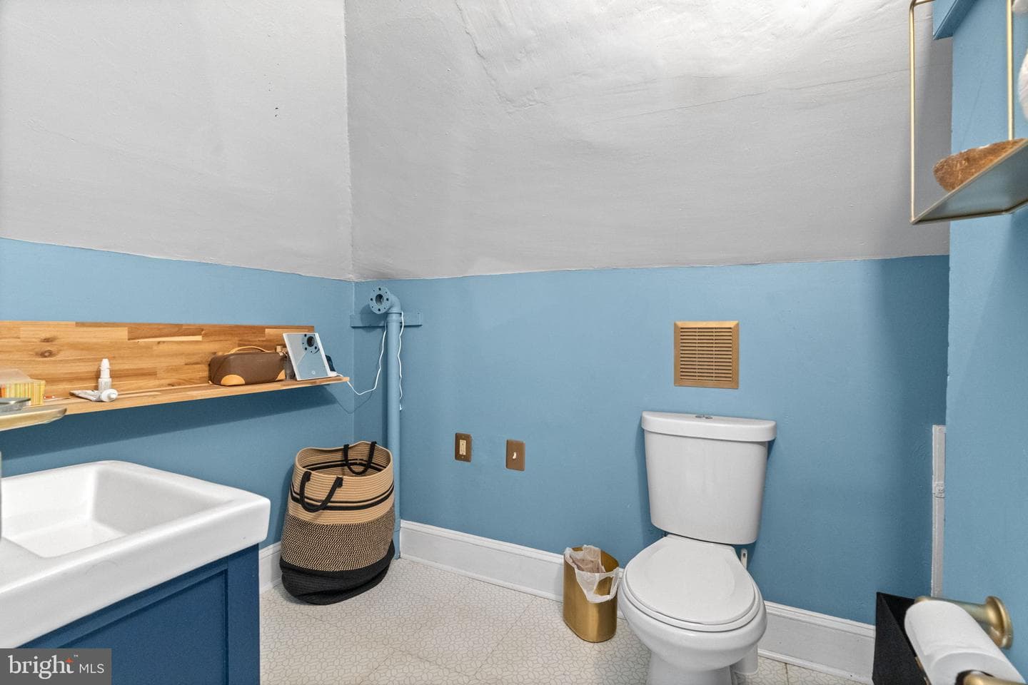 1635 Spring Avenue photo 26