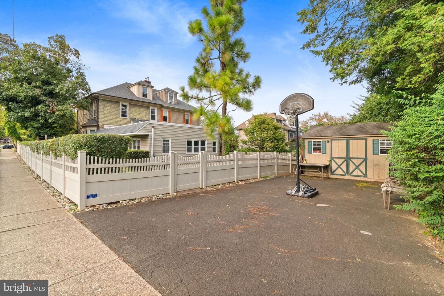 1635 Spring Avenue photo 65