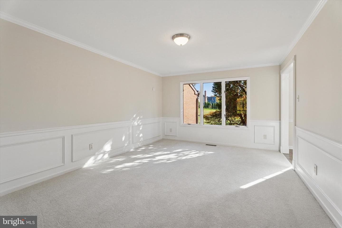 1377 Tanglewood Drive photo 4