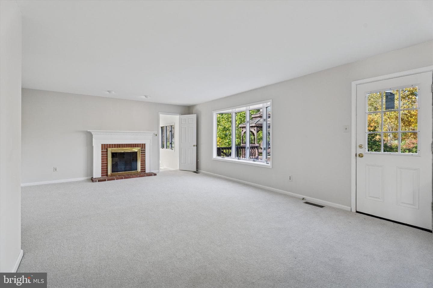 1377 Tanglewood Drive photo 9