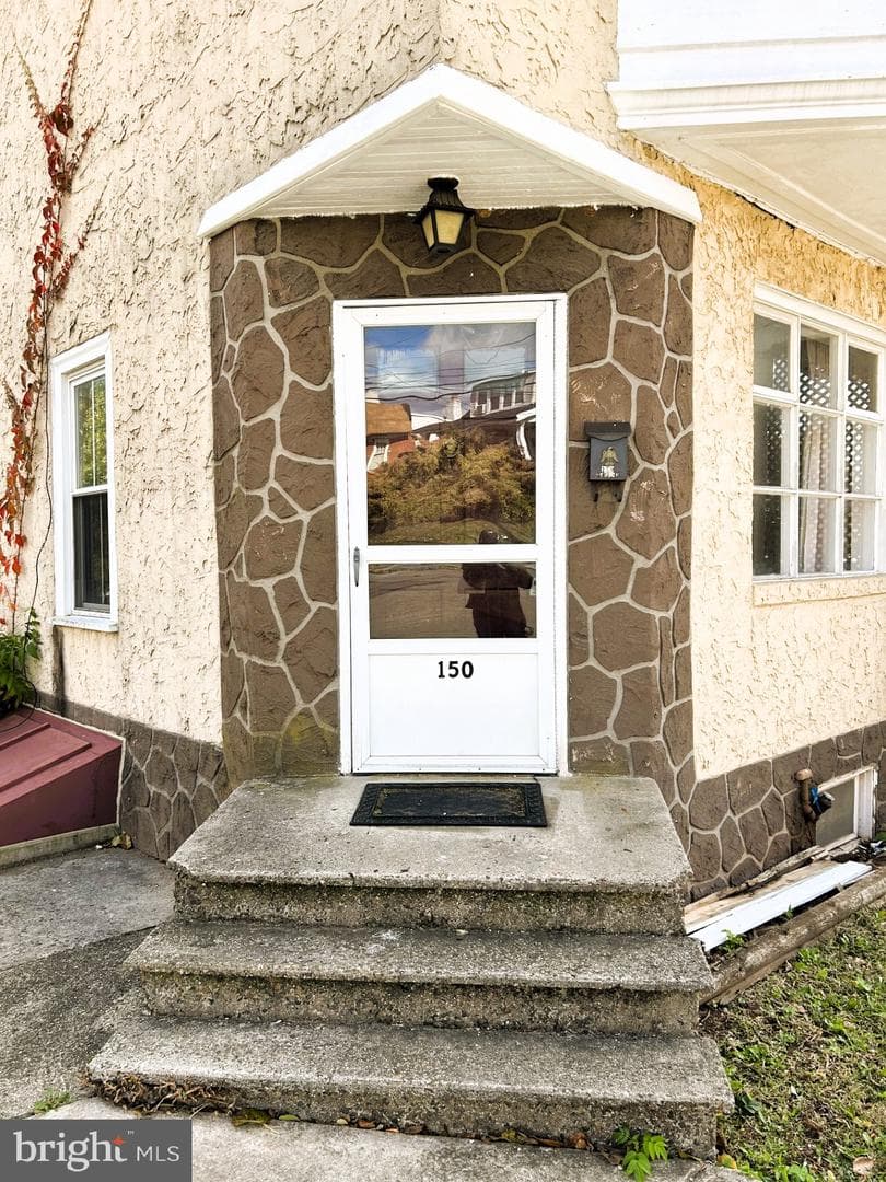 150 Forrest Avenue photo 5