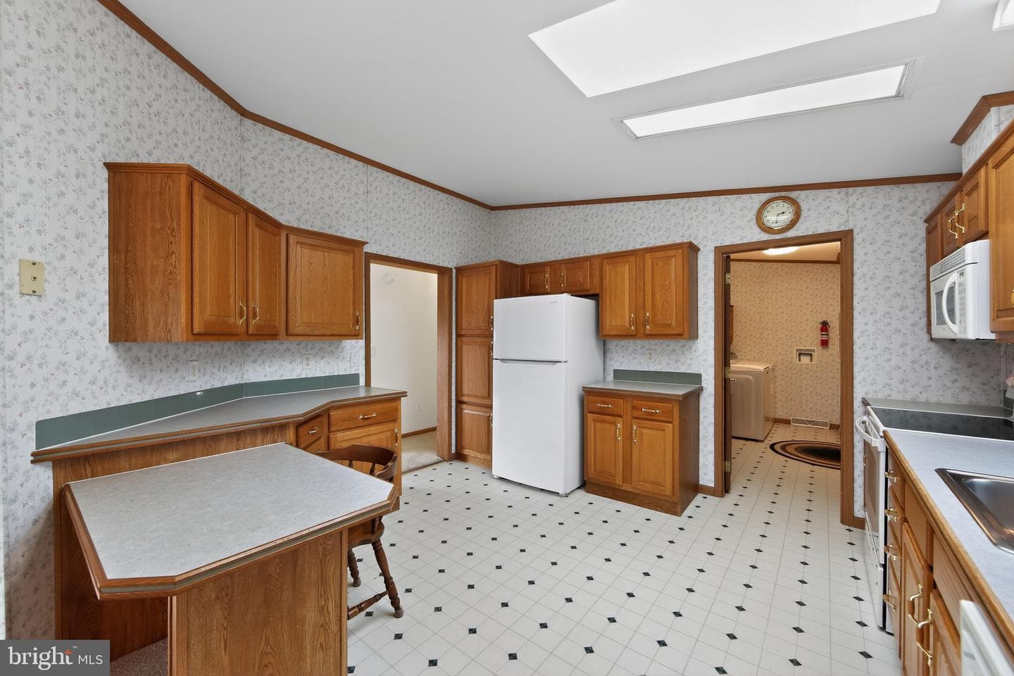 405 Village Way photo 13