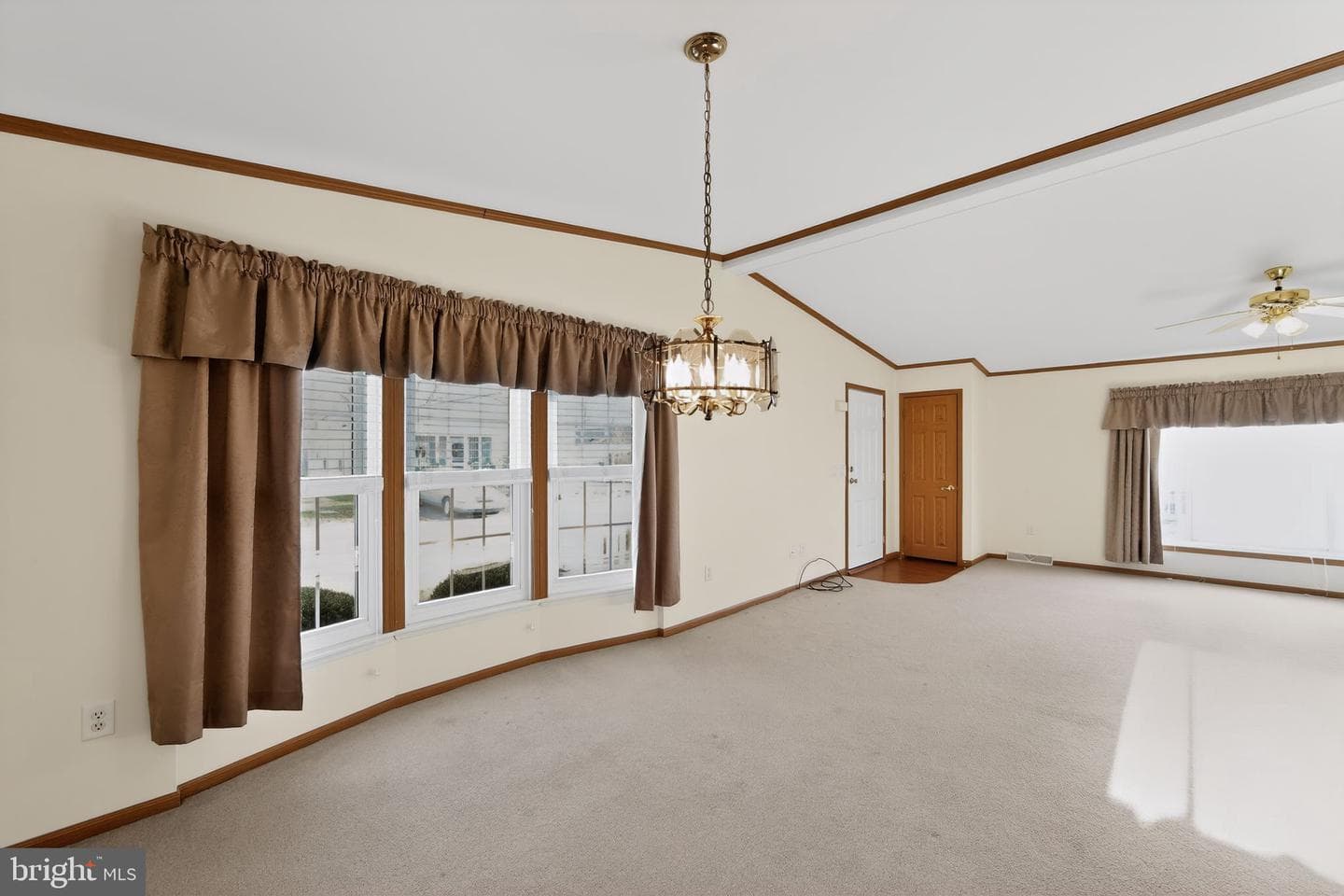 405 Village Way photo 5
