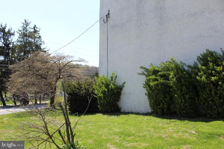 281 E Matsonford Road photo 6