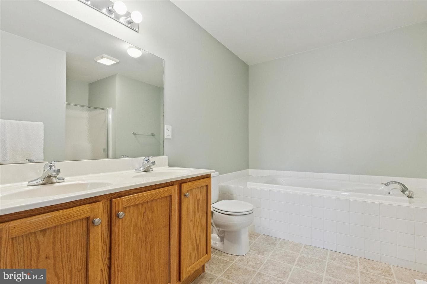 1070 Rosemont Terrace photo 15