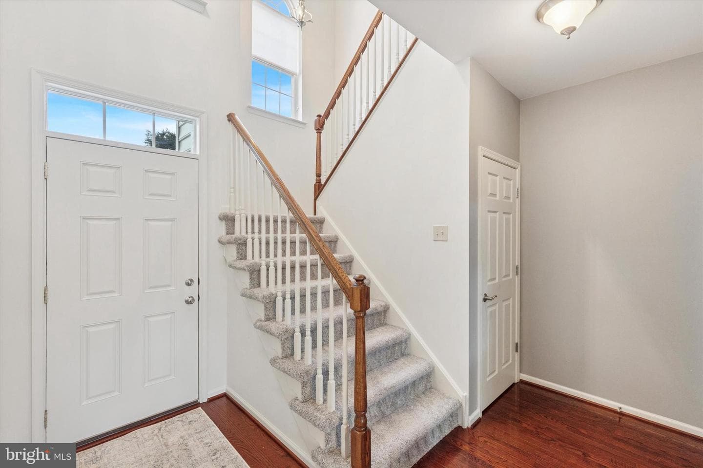1070 Rosemont Terrace photo 3