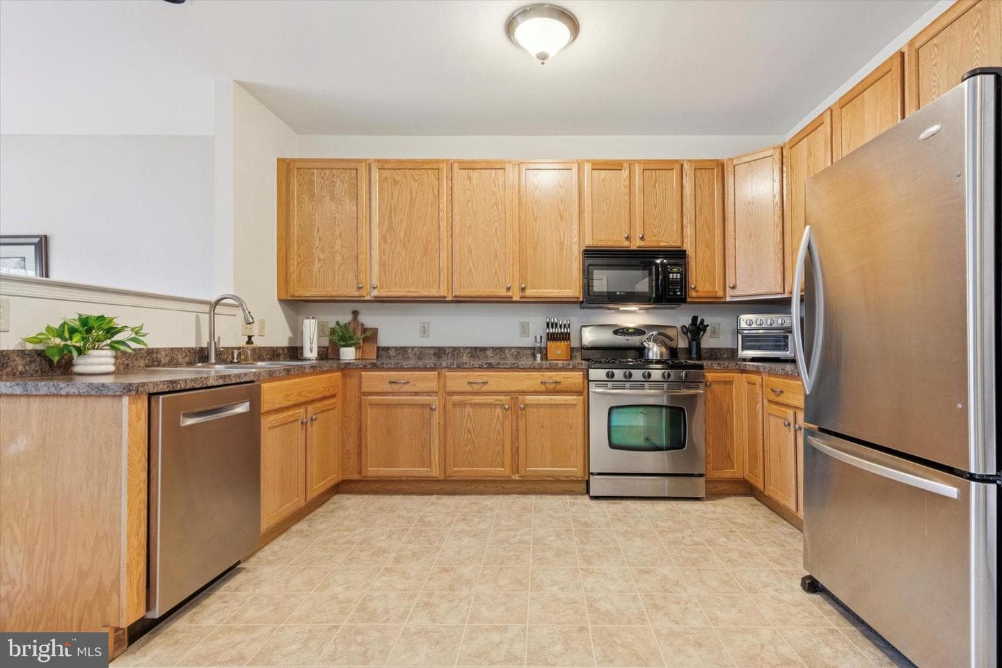 1070 Rosemont Terrace photo 4