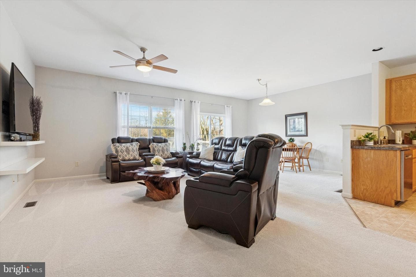 1070 Rosemont Terrace photo 7