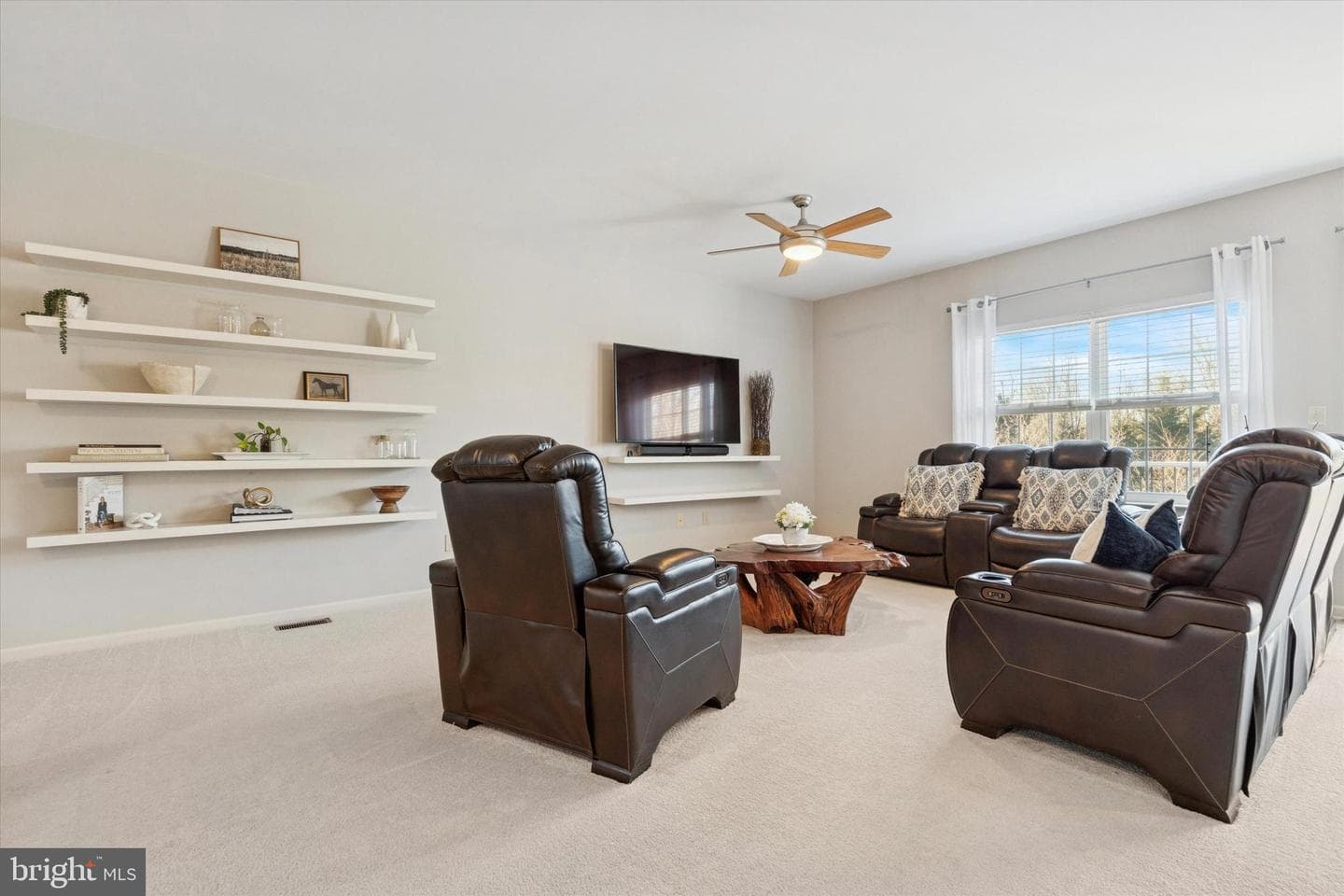 1070 Rosemont Terrace photo 9