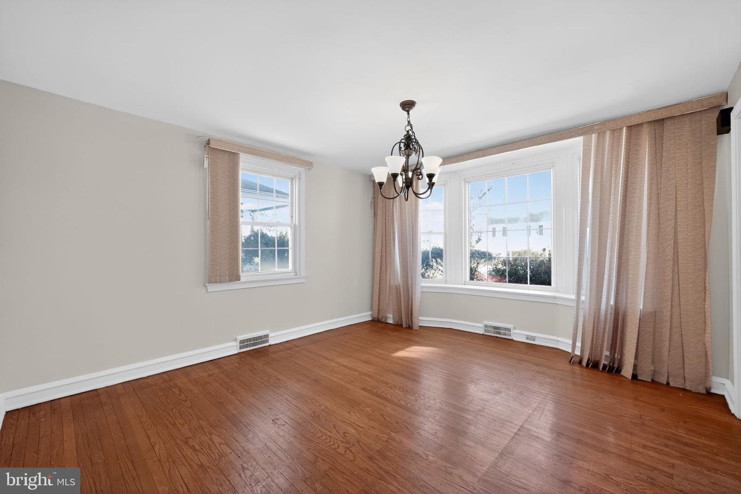 7422 Elizabeth Road photo 9