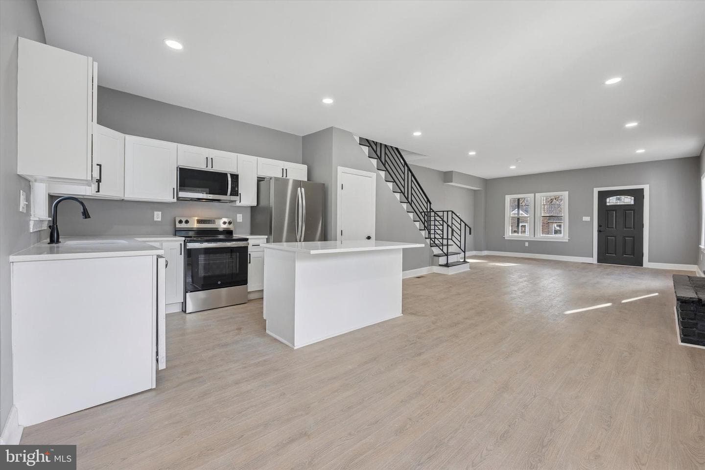 523 W Glenside Avenue photo 11
