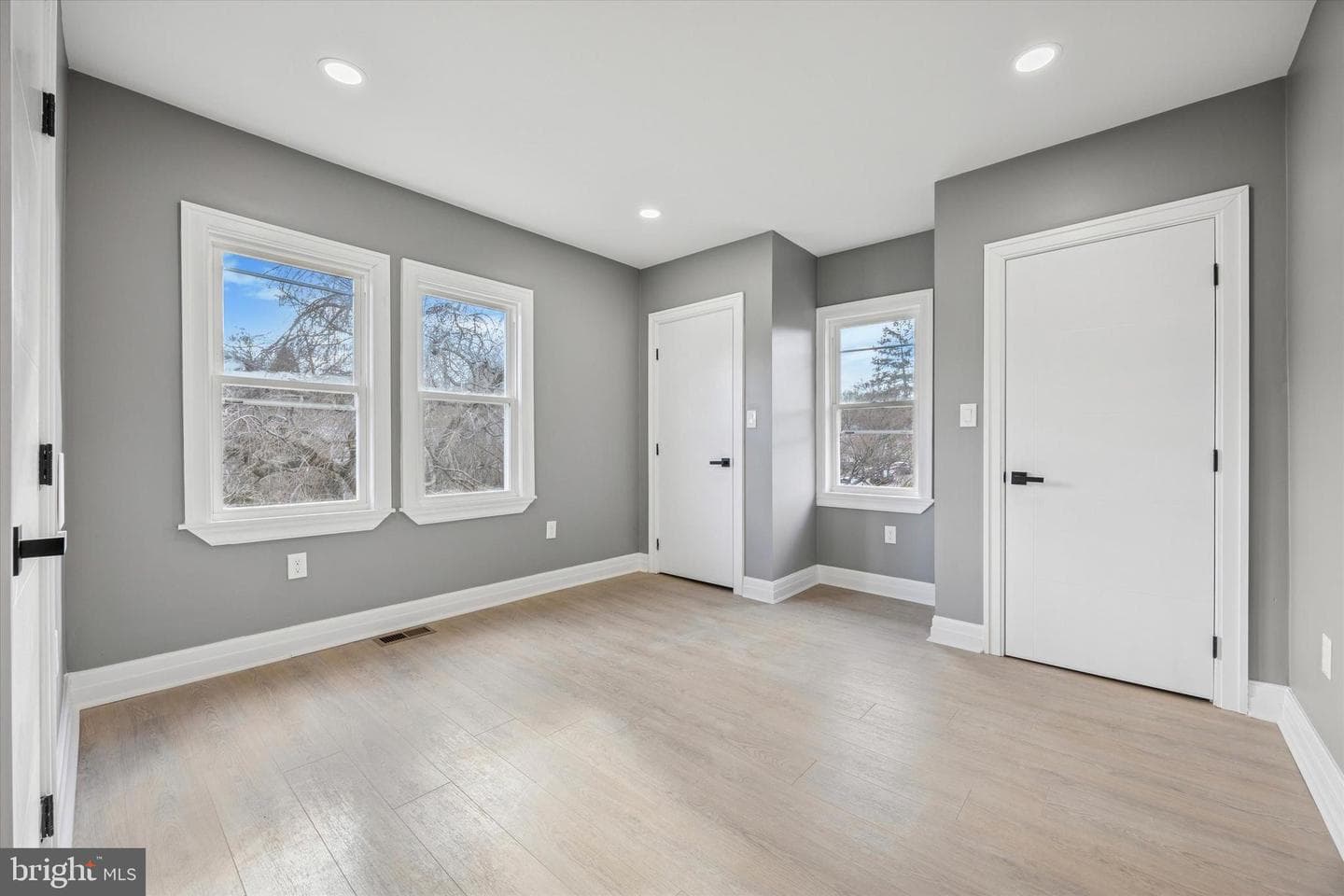 523 W Glenside Avenue photo 13