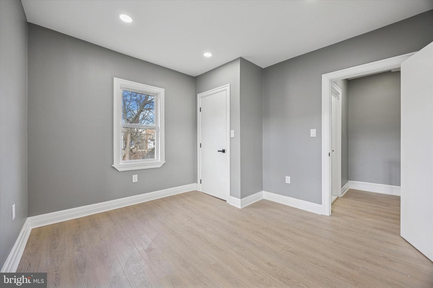 523 W Glenside Avenue photo 17