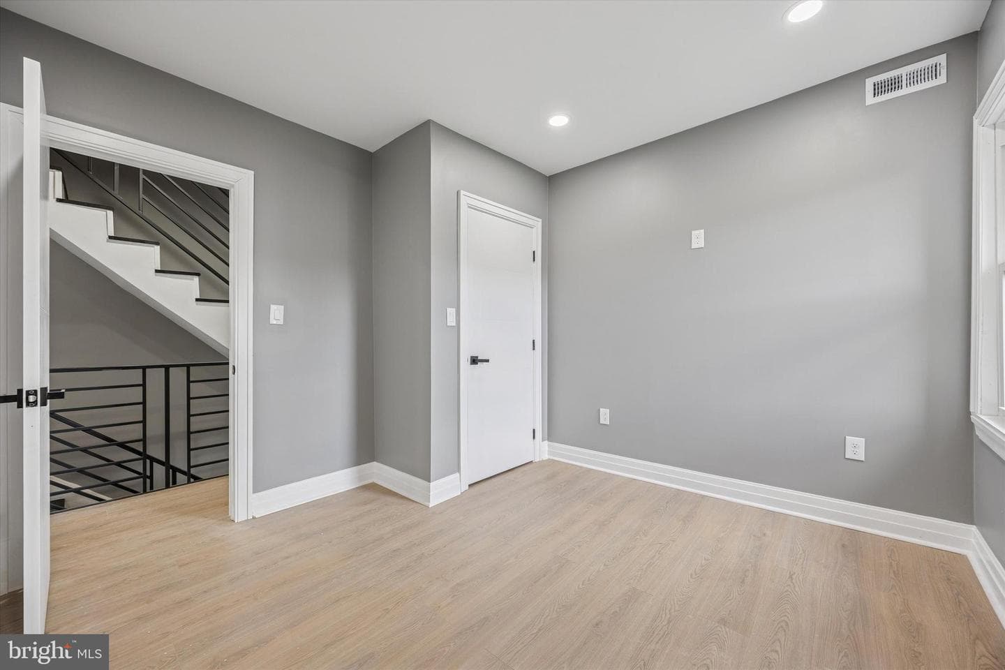523 W Glenside Avenue photo 18