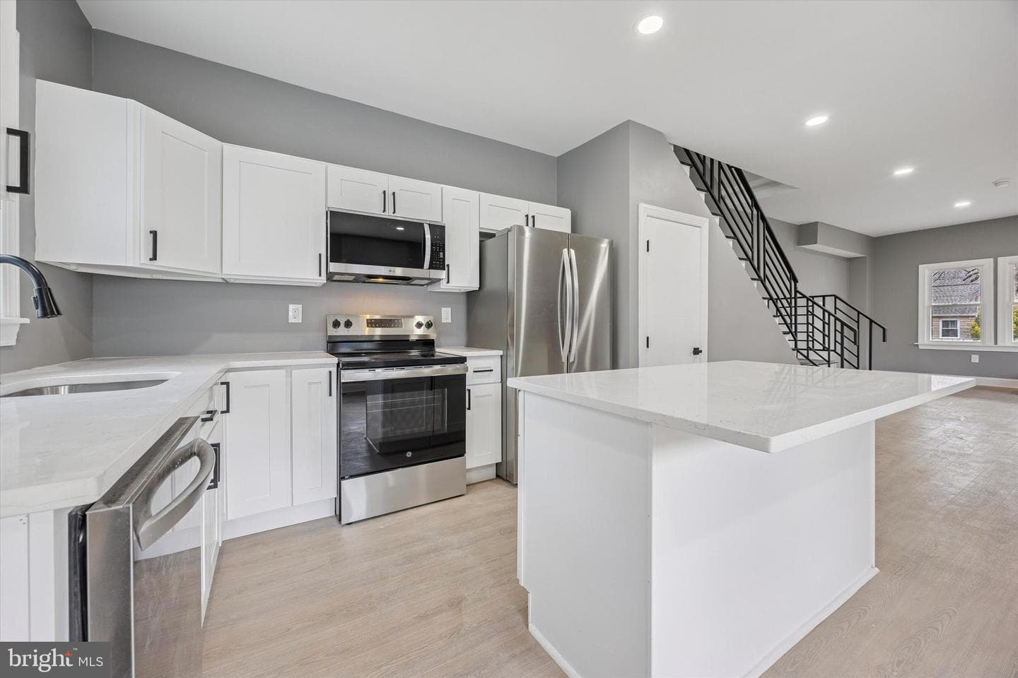 523 W Glenside Avenue photo 7