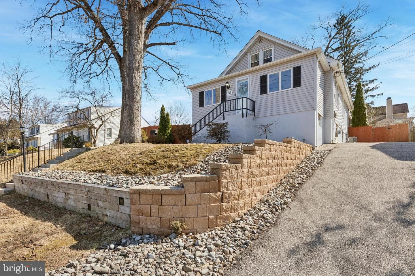 747 Tennis Avenue photo 3