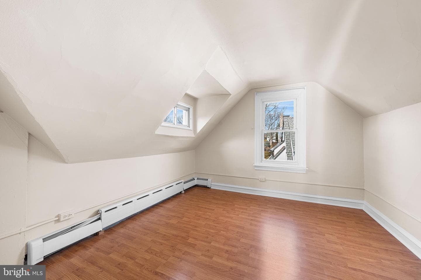 237 N Essex Avenue photo 29