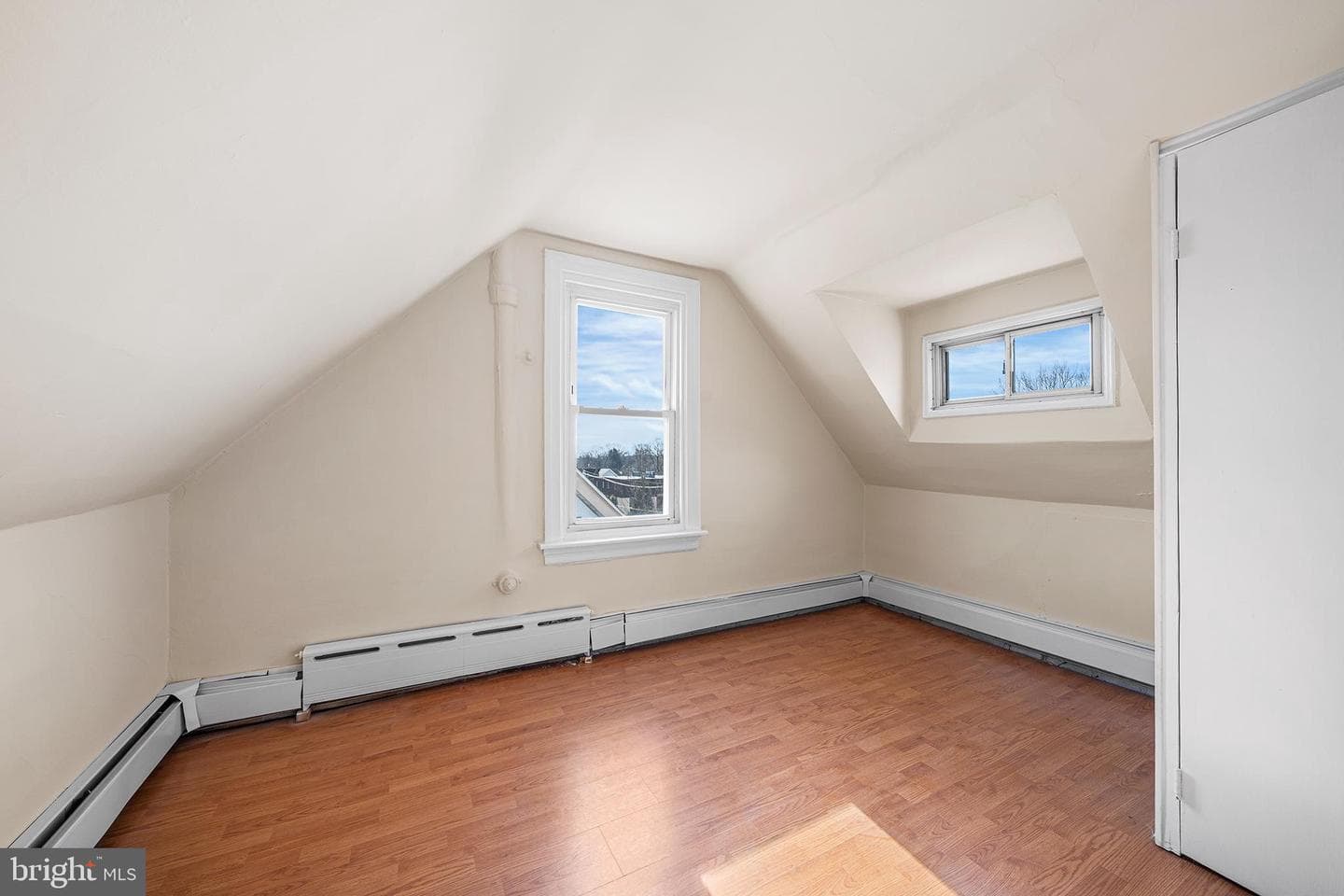 237 N Essex Avenue photo 31