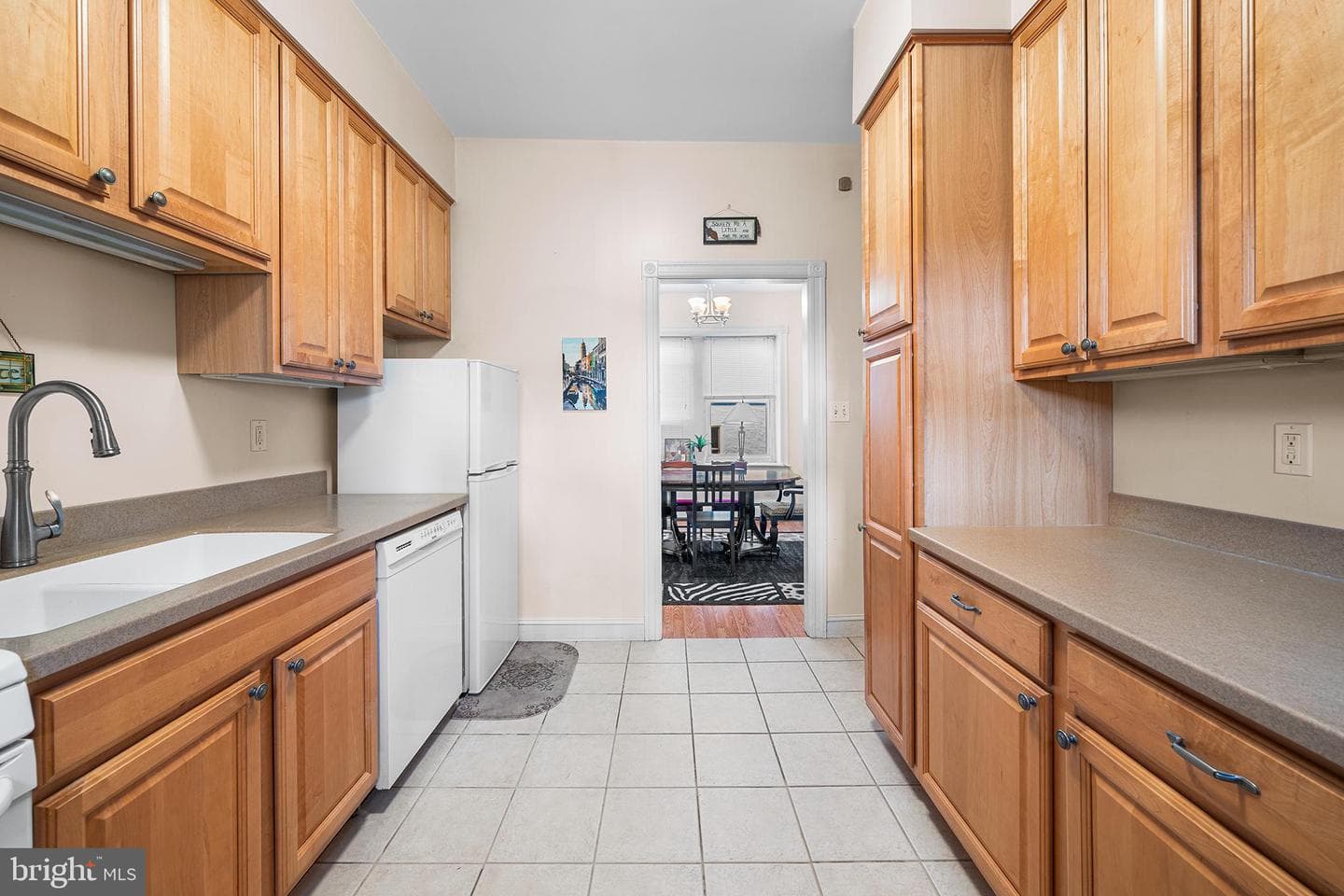 237 N Essex Avenue photo 6