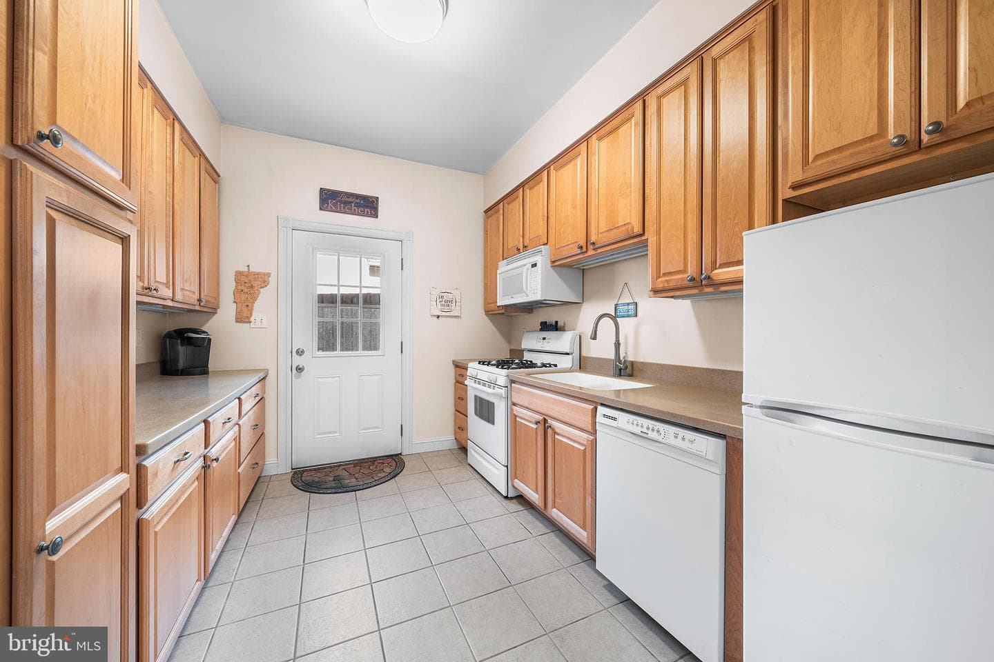 237 N Essex Avenue photo 8