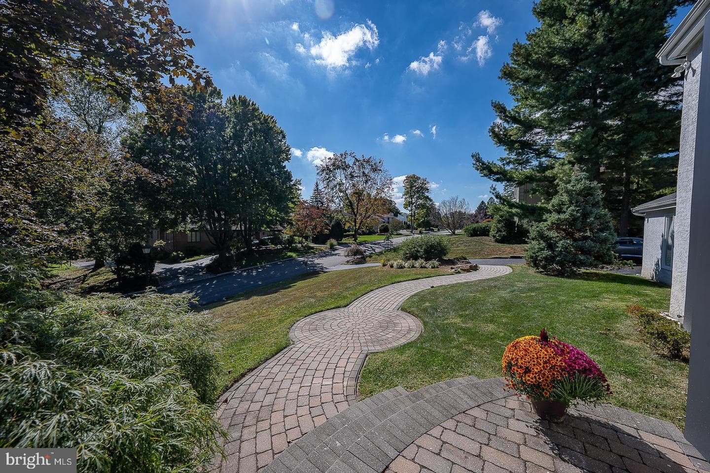 1288 Bobarn Drive photo 2