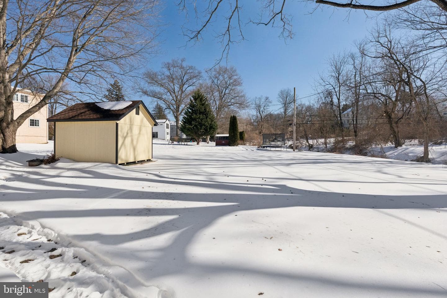404 Enfield Road photo 32