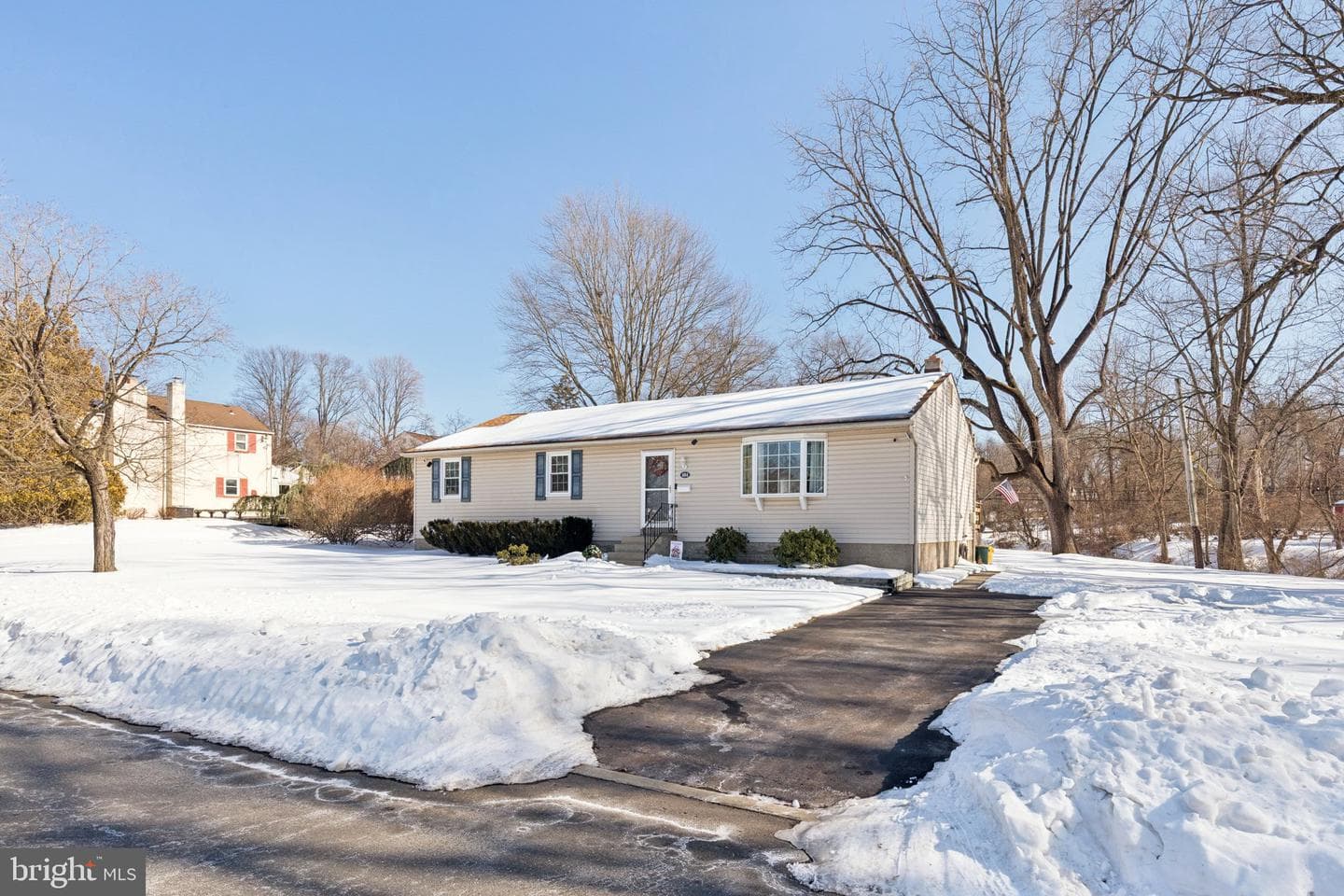 404 Enfield Road photo 37