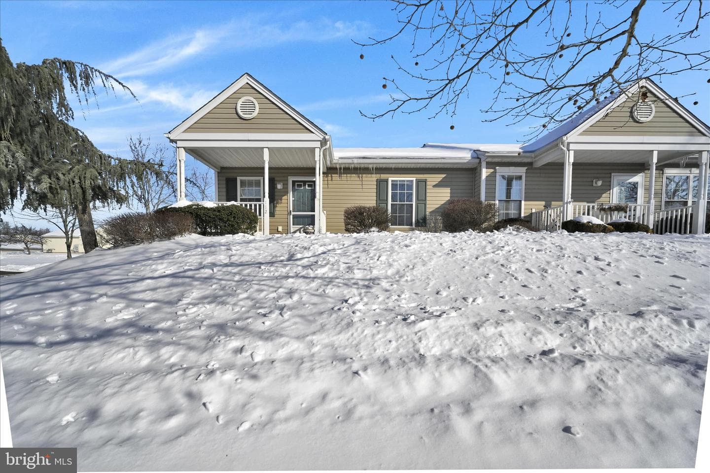 112 W Harmony Drive photo 2