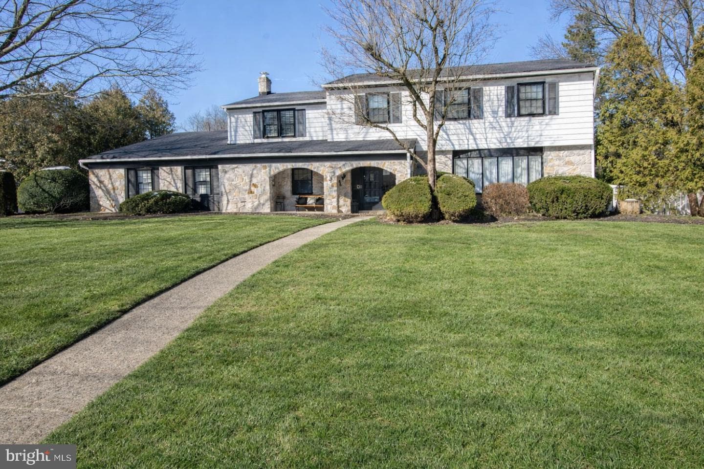 233 Lamplighter Lane