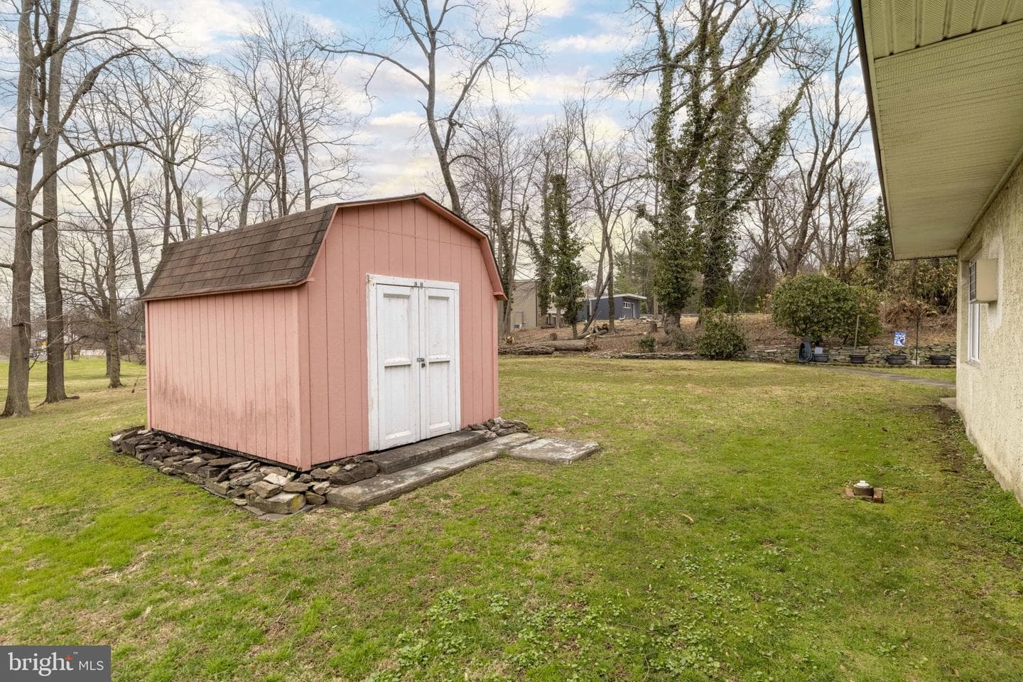 587 Moreland Road photo 37