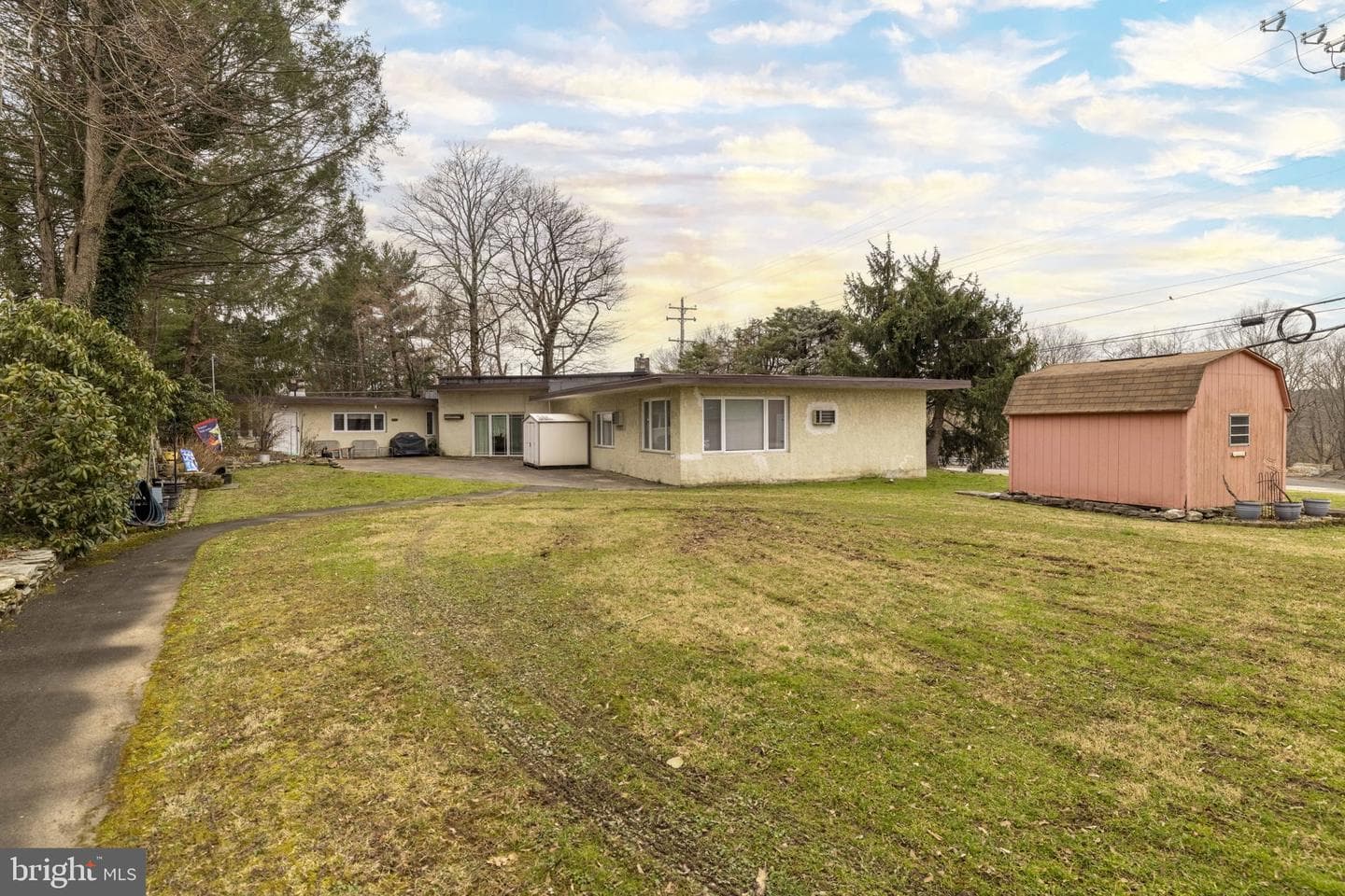 587 Moreland Road photo 41