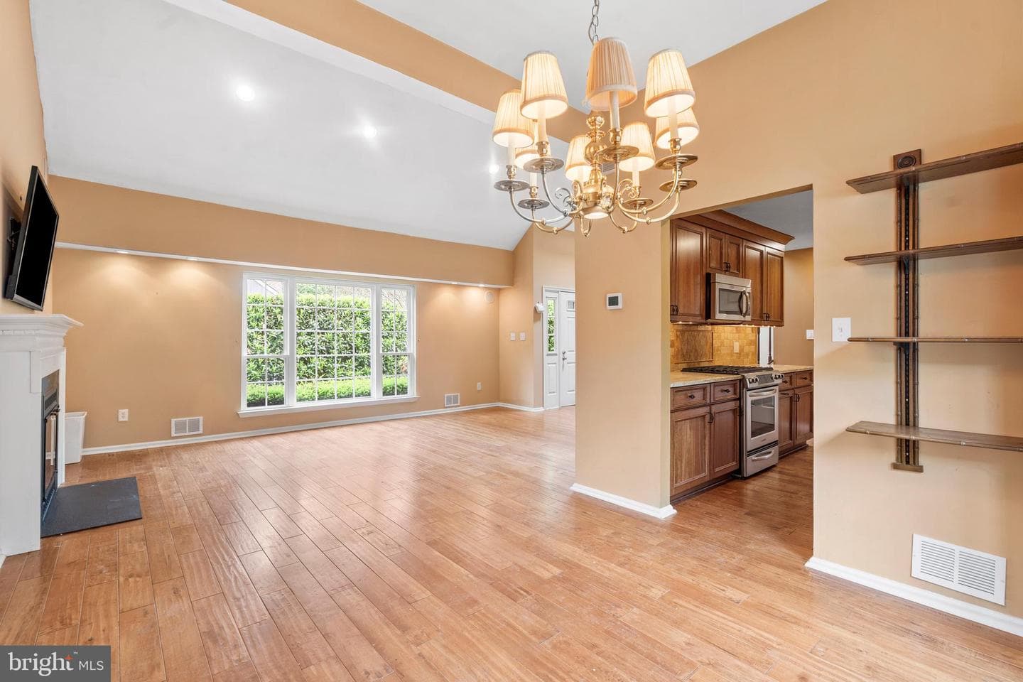 125 Evergreen Court photo 5
