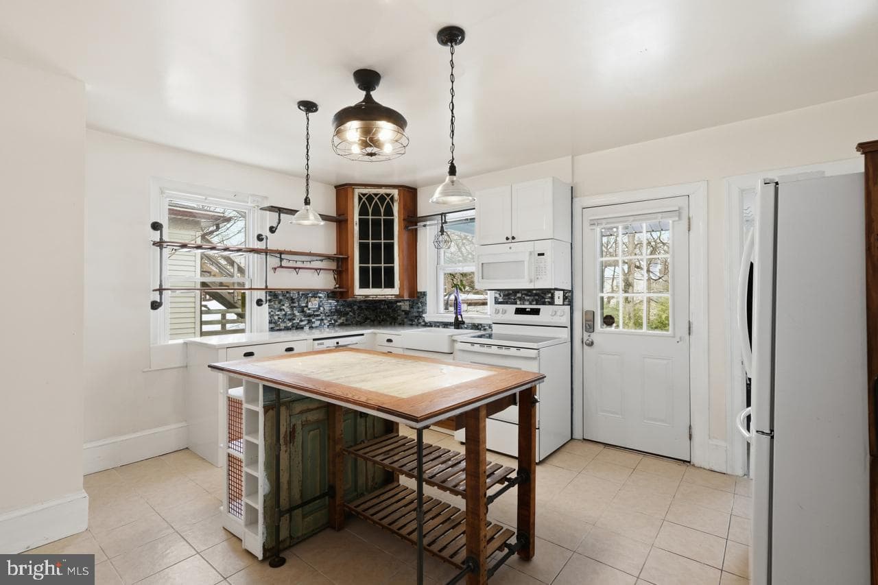 221 S Easton Road photo 17