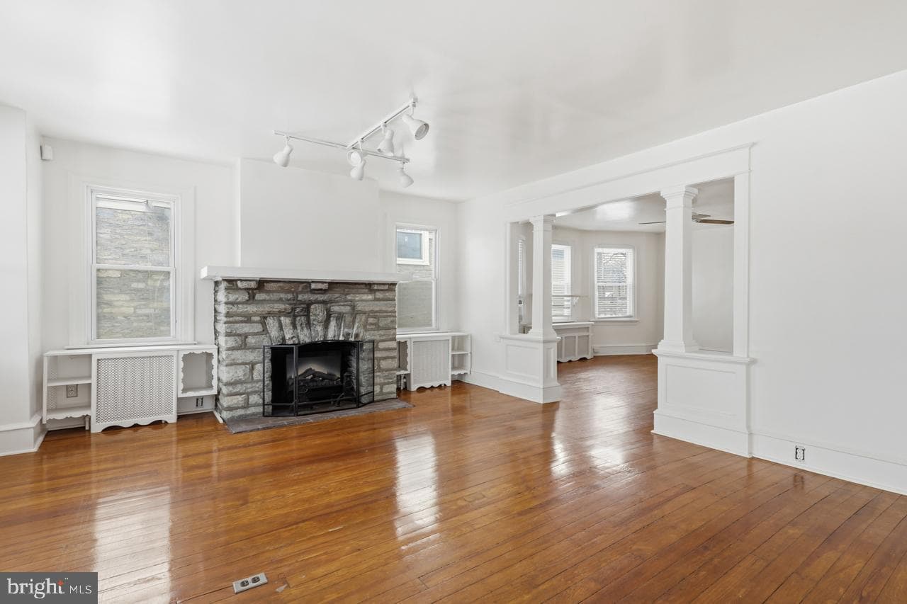 221 S Easton Road photo 7