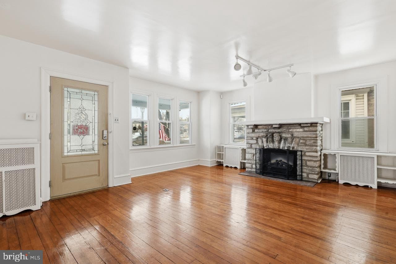 221 S Easton Road photo 8