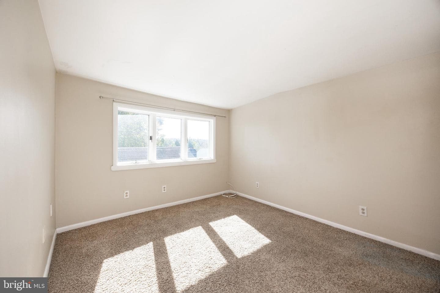 264 Roberts Avenue photo 12