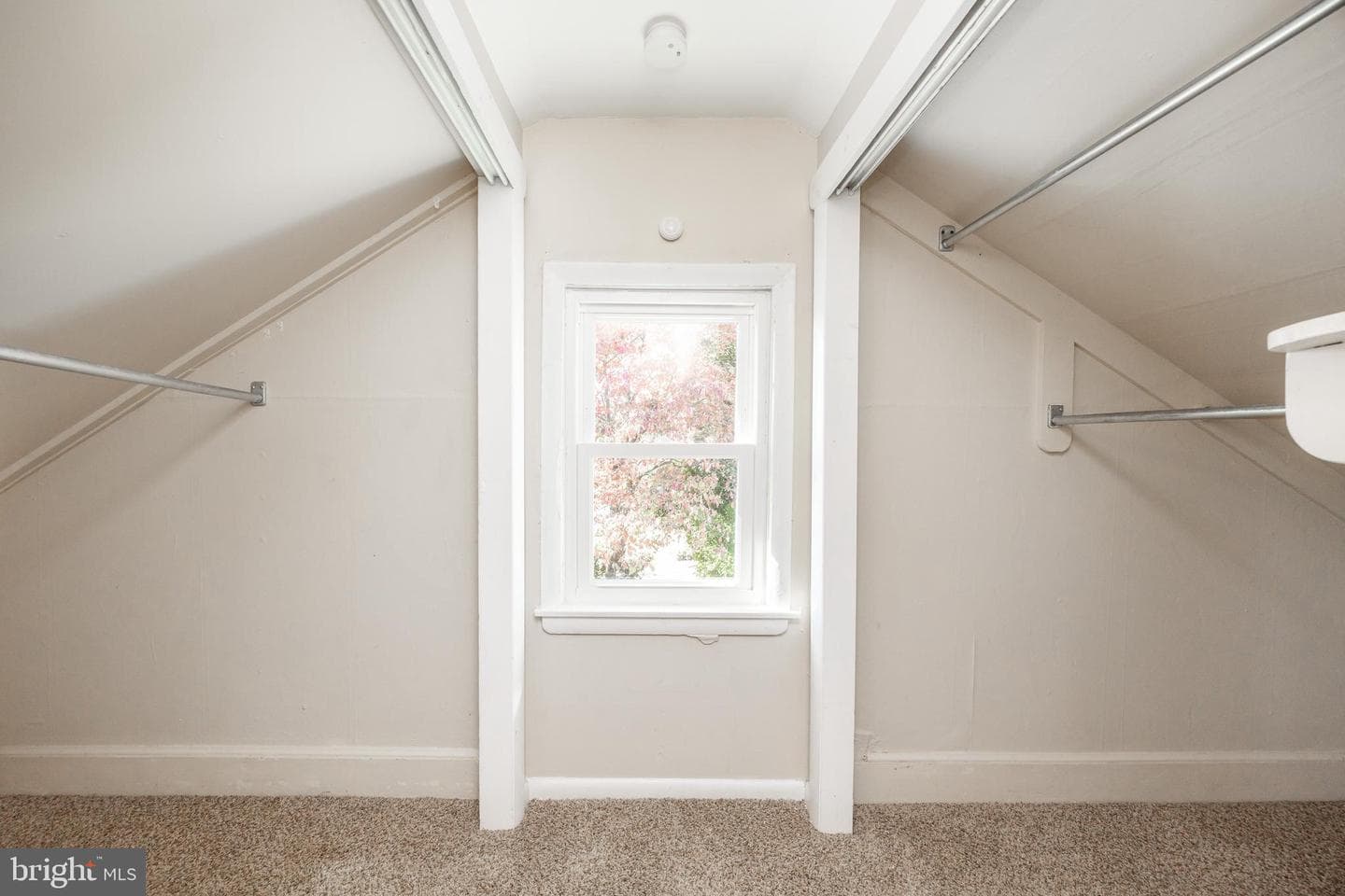 264 Roberts Avenue photo 14