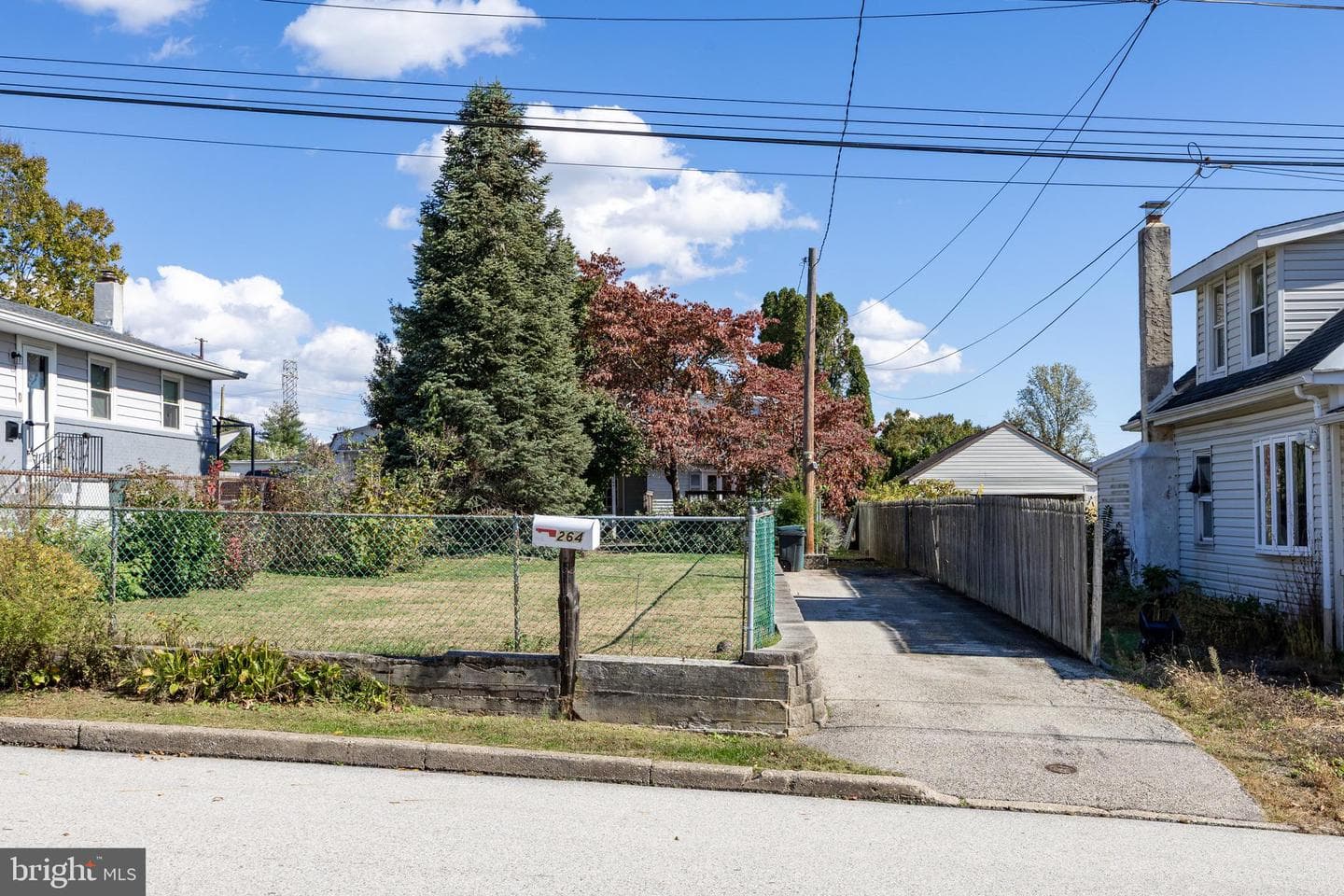 264 Roberts Avenue photo 28