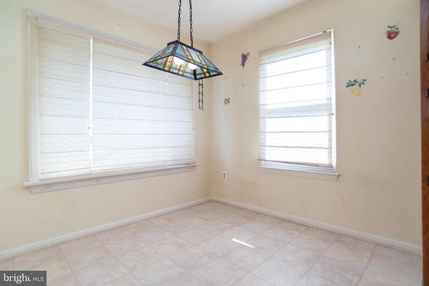 111 Sarahs Lane photo 11