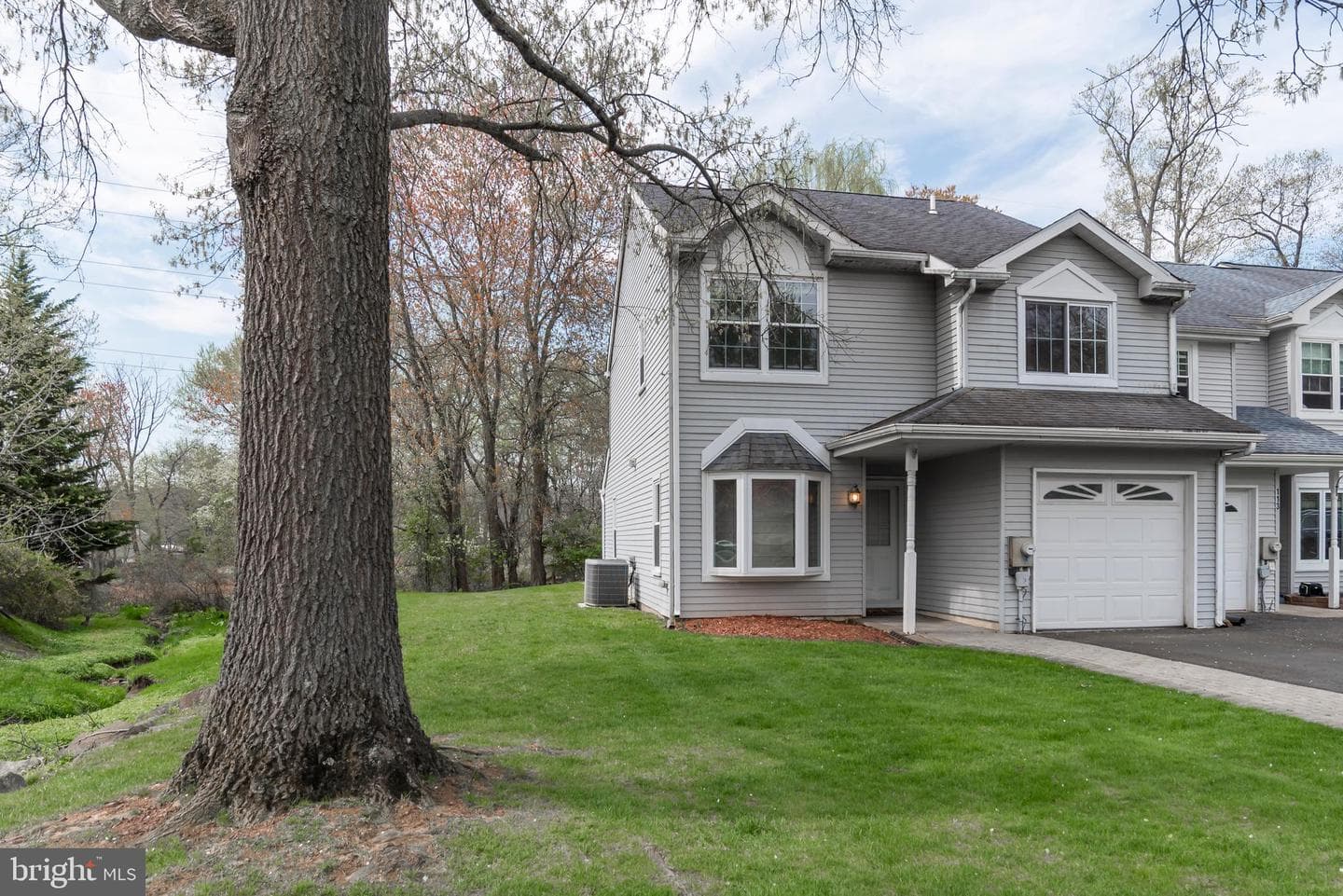 111 Sarahs Lane photo 3