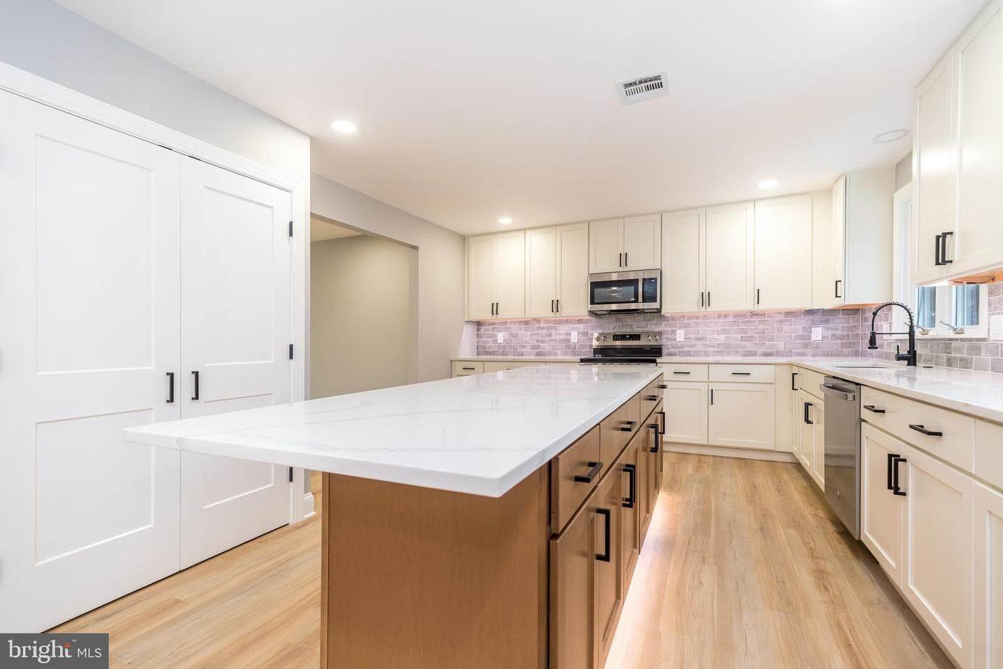 61 S Park Avenue photo 17