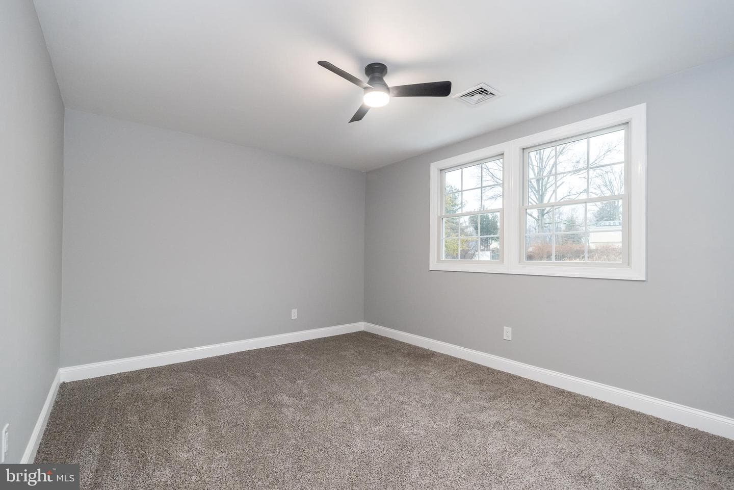 61 S Park Avenue photo 40