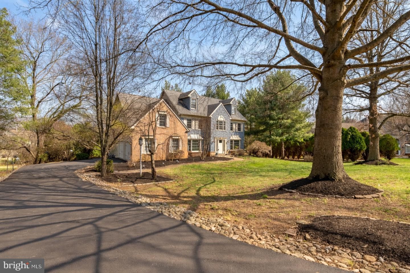 220 Richard Way