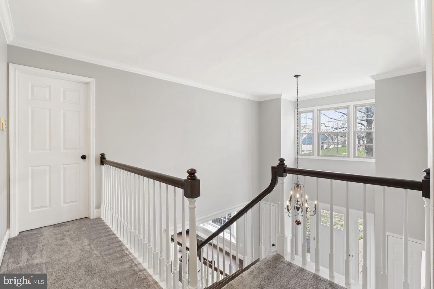220 Richard Way photo 33