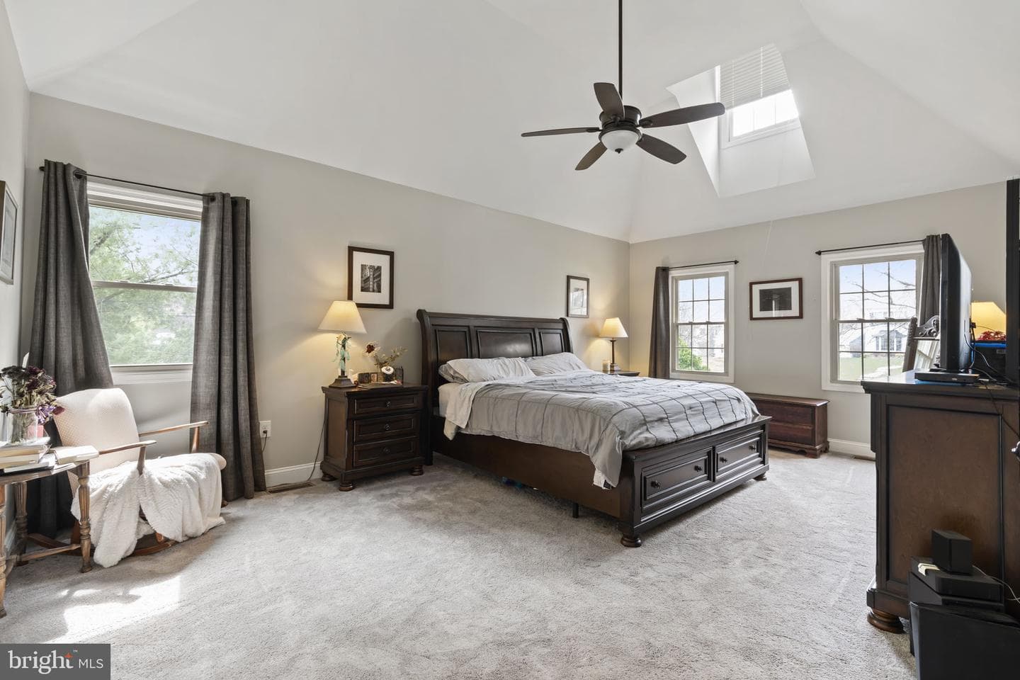 220 Richard Way photo 34