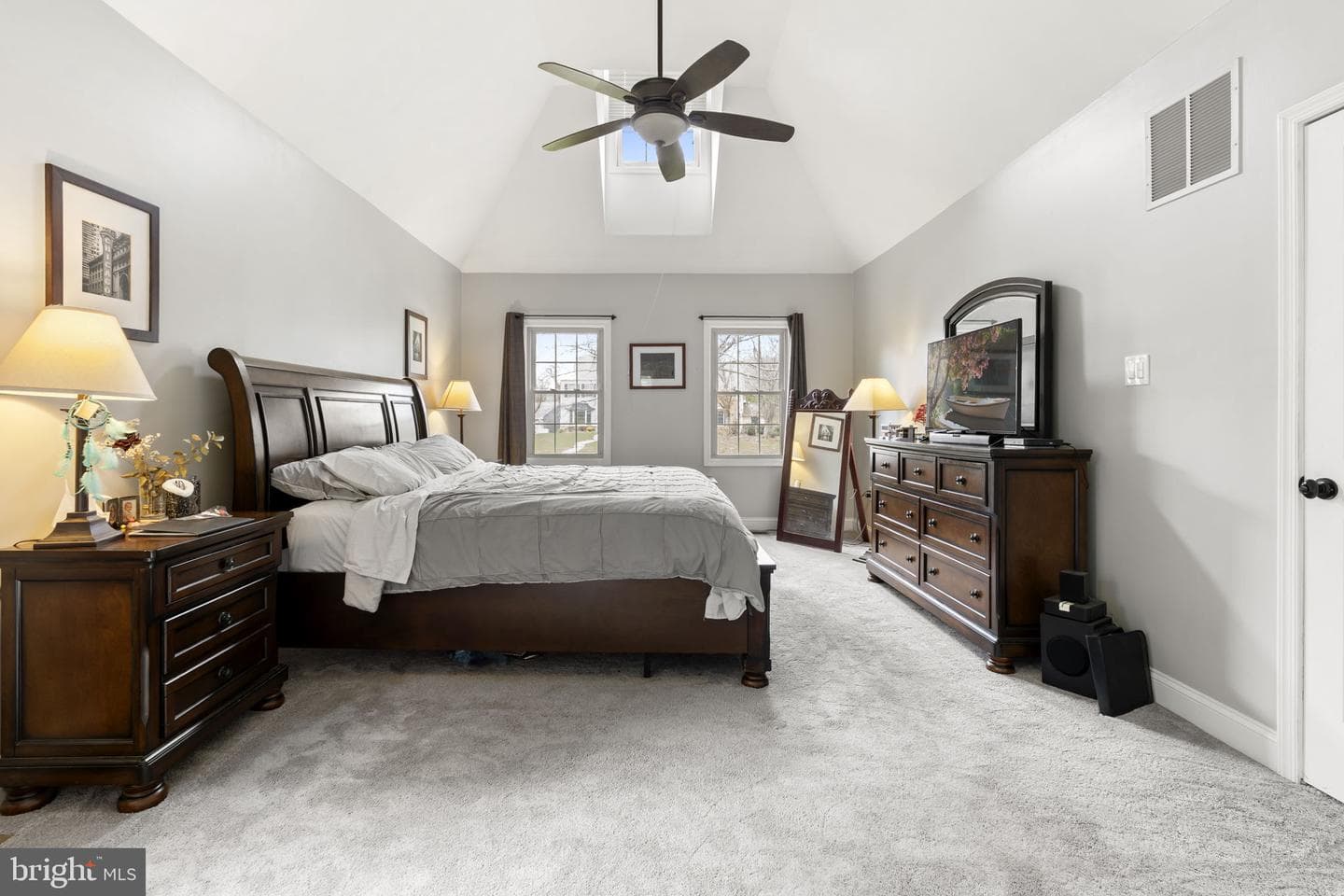 220 Richard Way photo 35