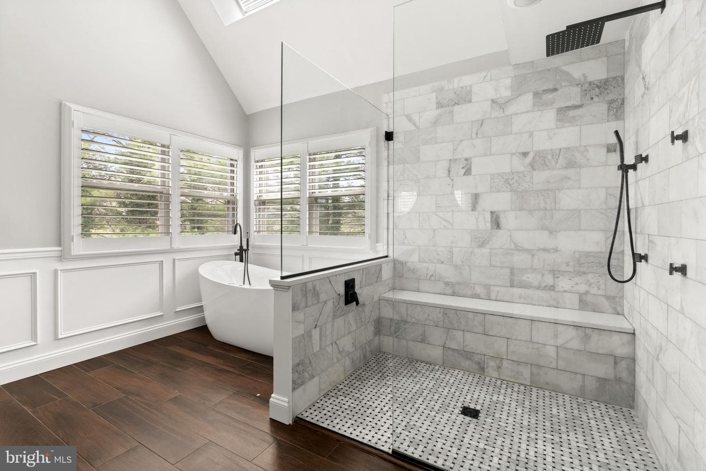 220 Richard Way photo 37