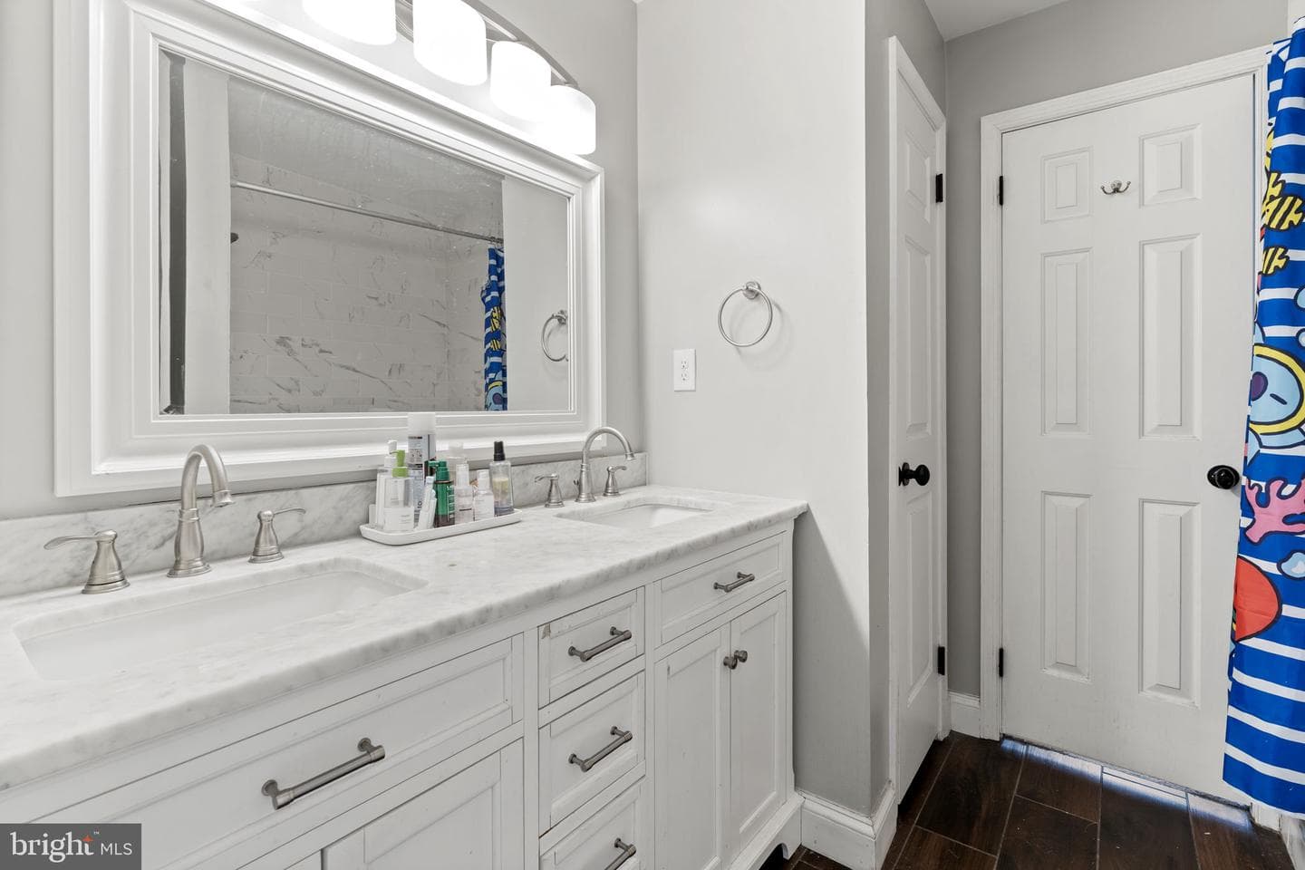 220 Richard Way photo 45